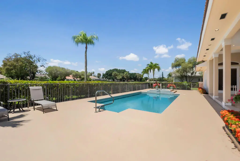 pool at 83 Sandbourne Lane, Palm Beach Gardens