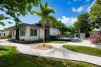 249 SW 14th Street 1-4, Dania Beach – Quadruplex for sale