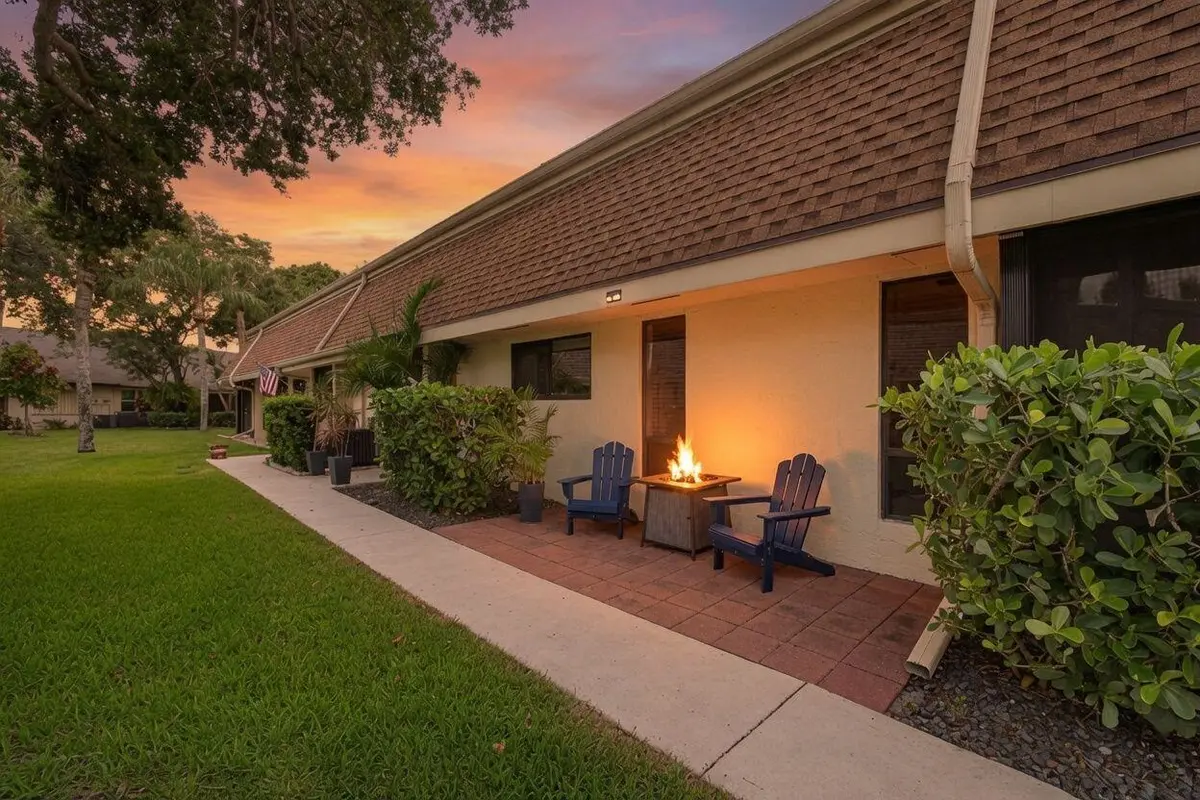 Walkway Entrance at 101 Half Moon Circle C, Jupiter