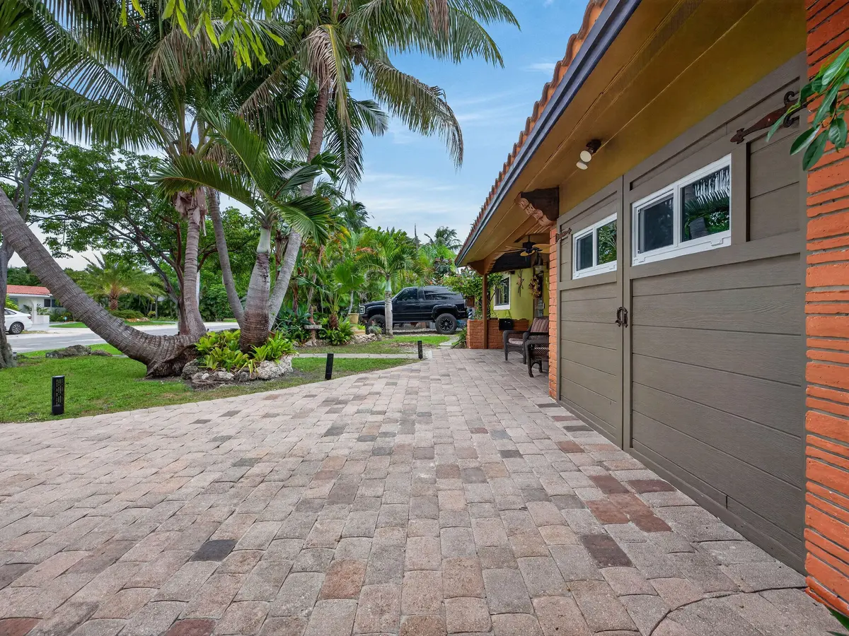 _R6B6237 at 949 NE 25th Avenue, Pompano Beach