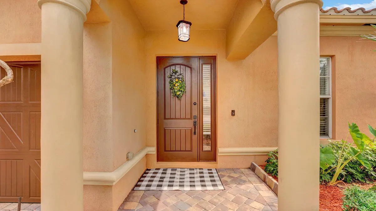 front entrance at 10641 Willow Oak Court, Wellington