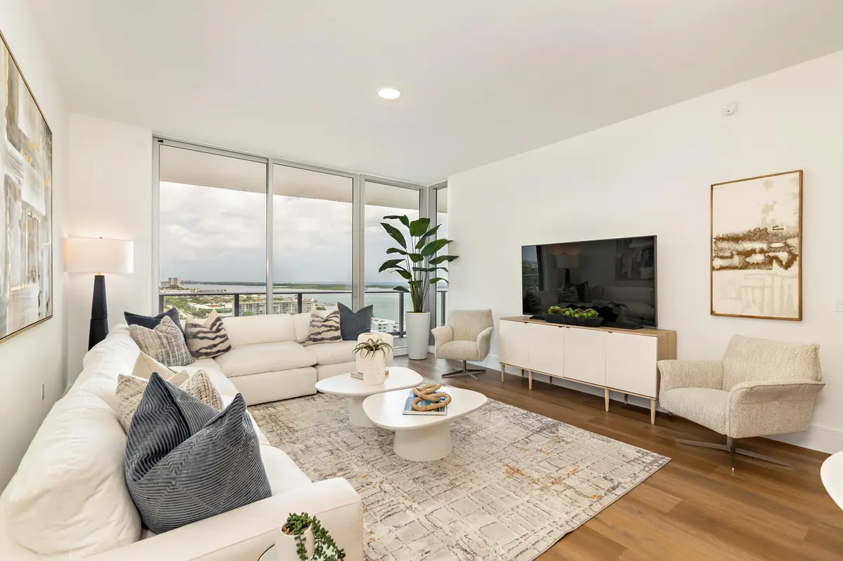 low-3 at 220 Lake Shore Drive 1813, Lake Park