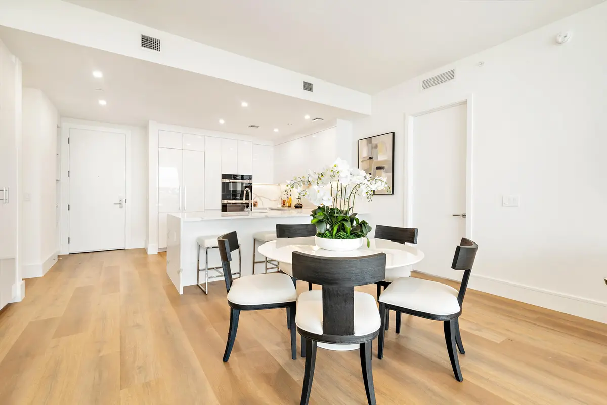 low-4 at 220 Lake Shore Drive 1813, Lake Park