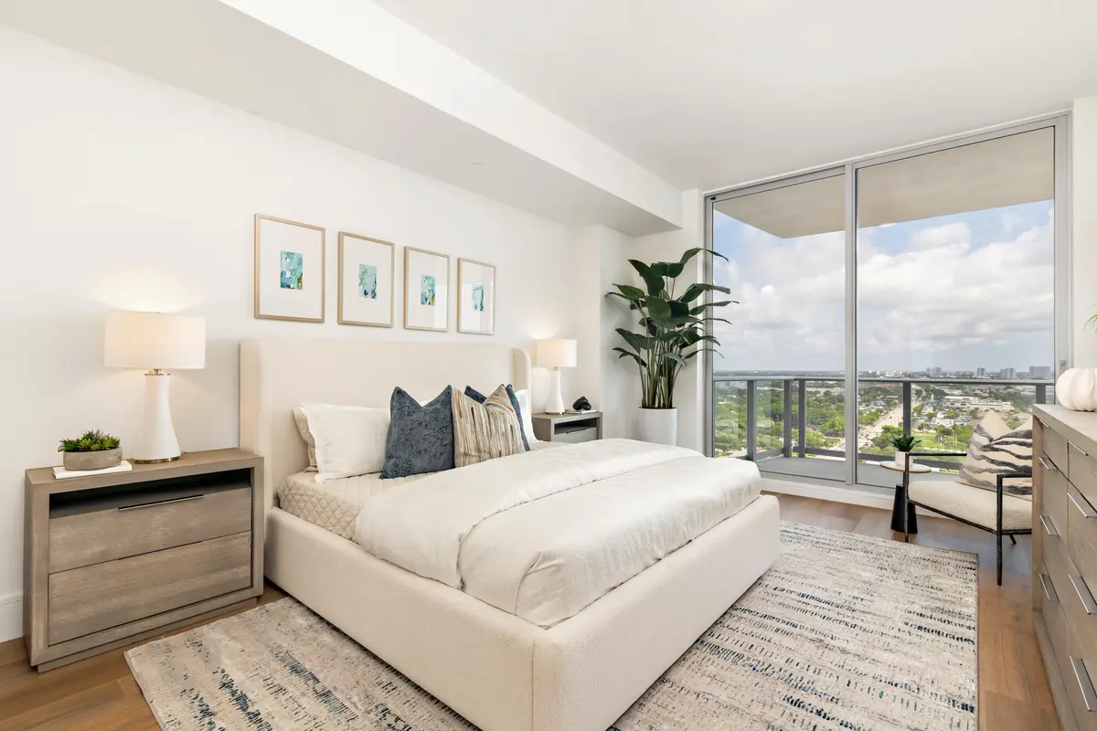low-8 at 220 Lake Shore Drive 1813, Lake Park