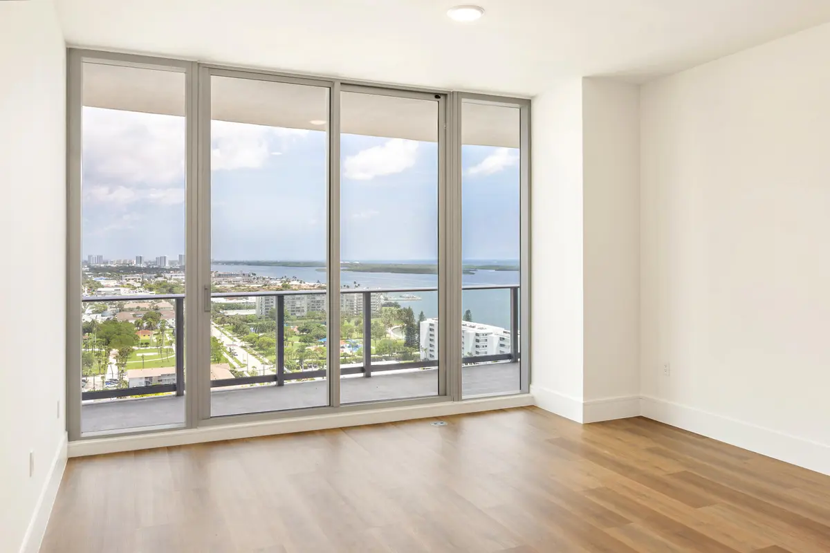 low-3 at 220 Lake Shore Drive 1809, Lake Park