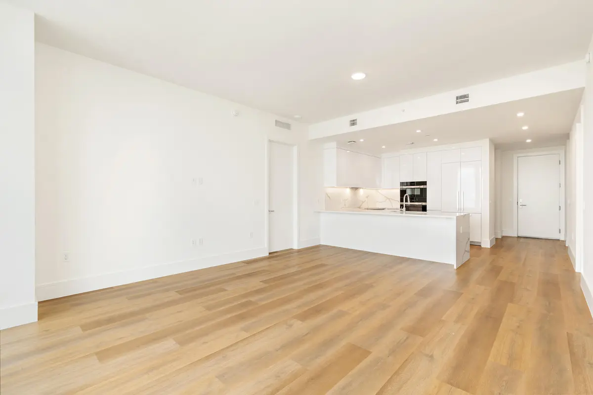 low-4 at 220 Lake Shore Drive 1809, Lake Park