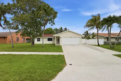 140 Bilbao Street, Royal Palm Beach – sold