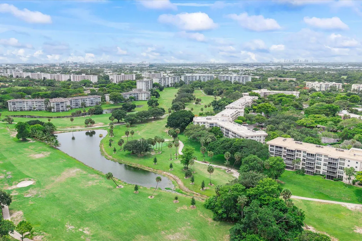 50-3900 Oaks Clubhouse Drive_050 at 3900 Oaks Clubhouse Drive 110, Pompano Beach