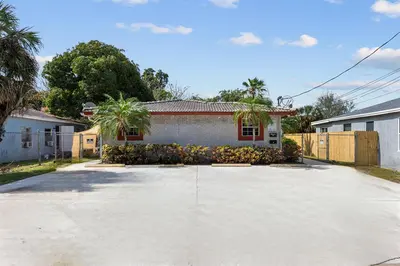 617 NW 15th Avenue, Pompano Beach – Duplex for sale