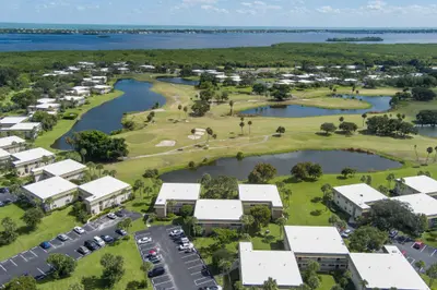 40 VISTA GARDENS Trail 201, Vero Beach – Condominium for sale