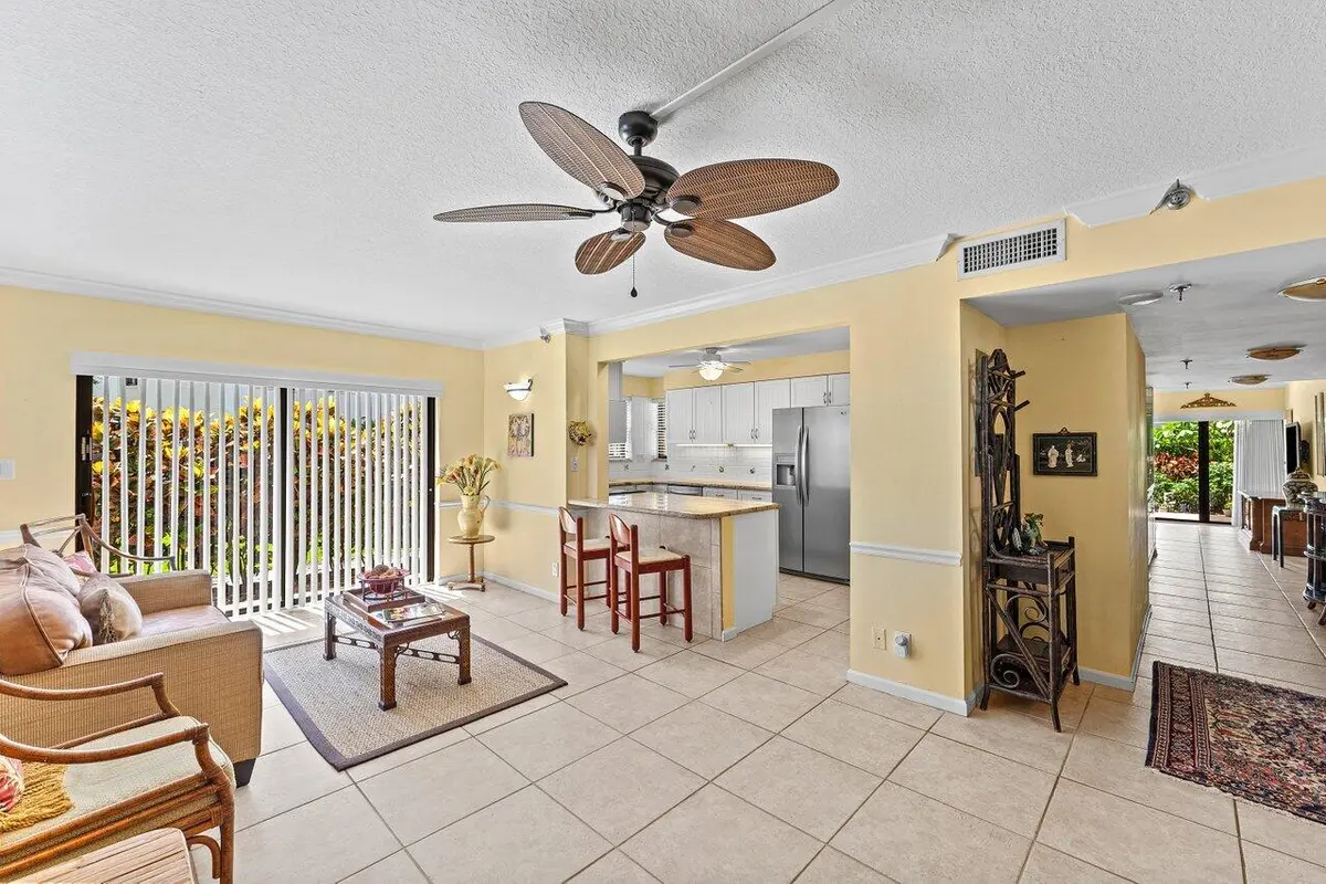 Living Area/Kitchen/Foyer at 372 Golfview Road 101, North Palm Beach