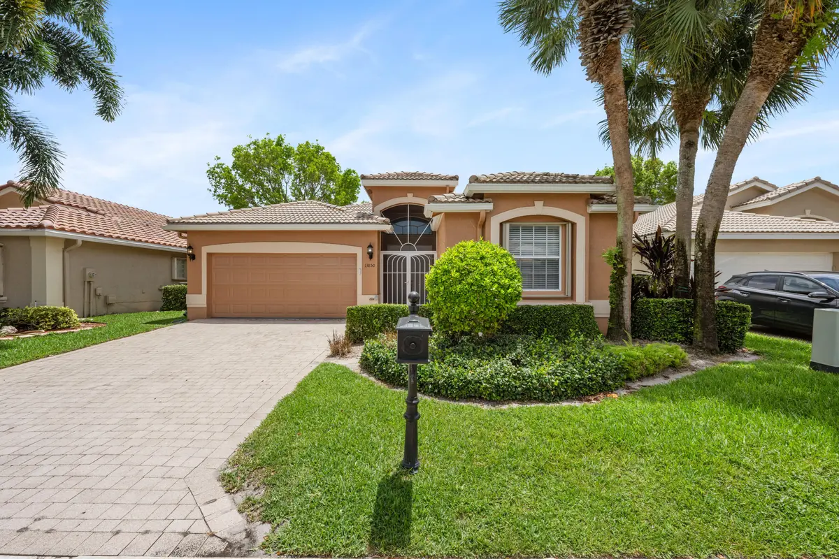 Exterior front at 13850 Vía Vittoria, Delray Beach