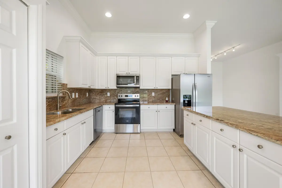 Kitchen at 13850 Vía Vittoria, Delray Beach