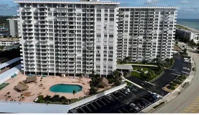 405 N Ocean Boulevard 207, Pompano Beach – Condominium for rent
