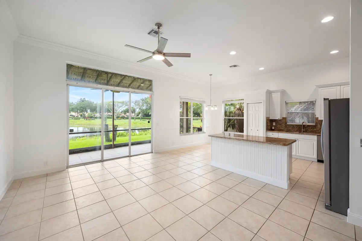 Kitchen dining at 13850 Vía Vittoria, Delray Beach