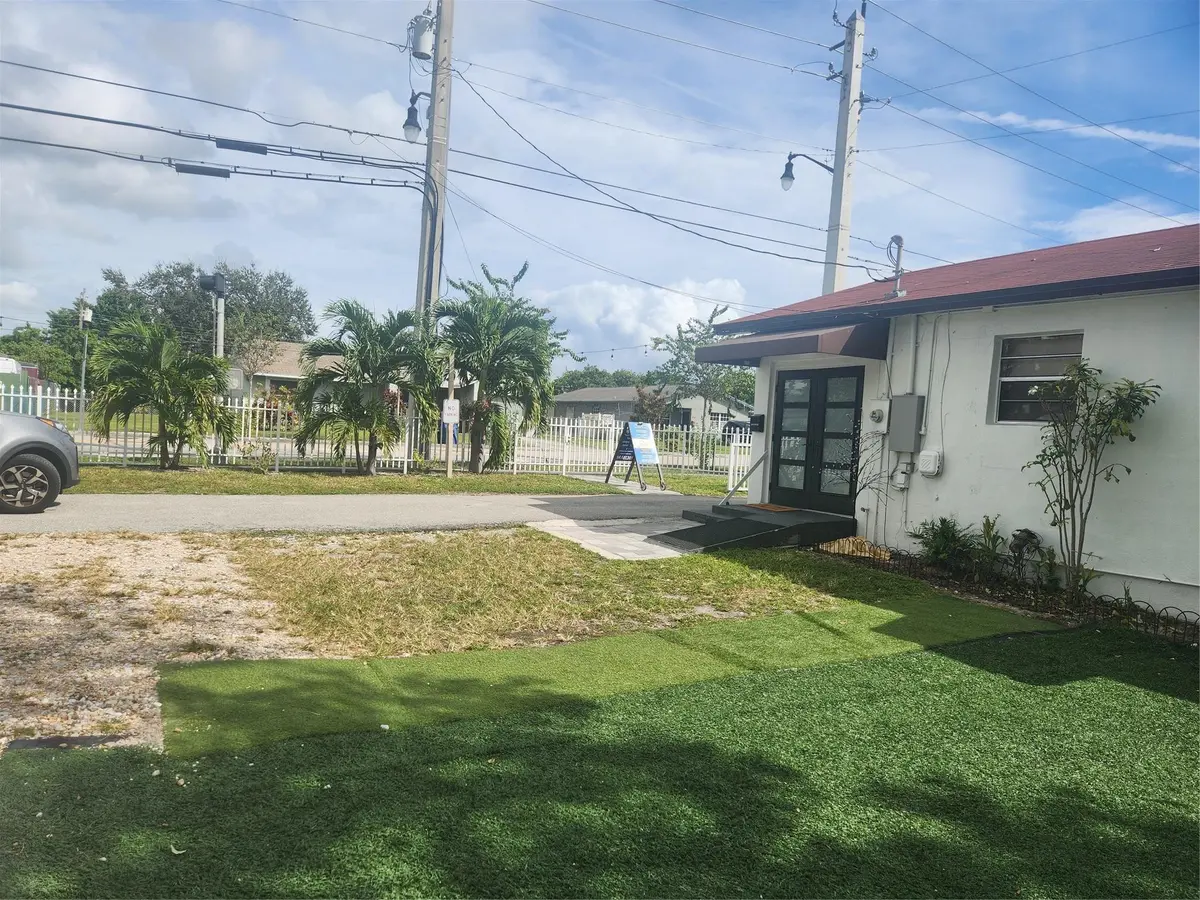 Photo 3 at 1000 Foster Road, Hallandale Beach