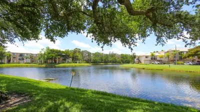 500 N Crestwood Ct Court 502, Royal Palm Beach – Condominium for sale
