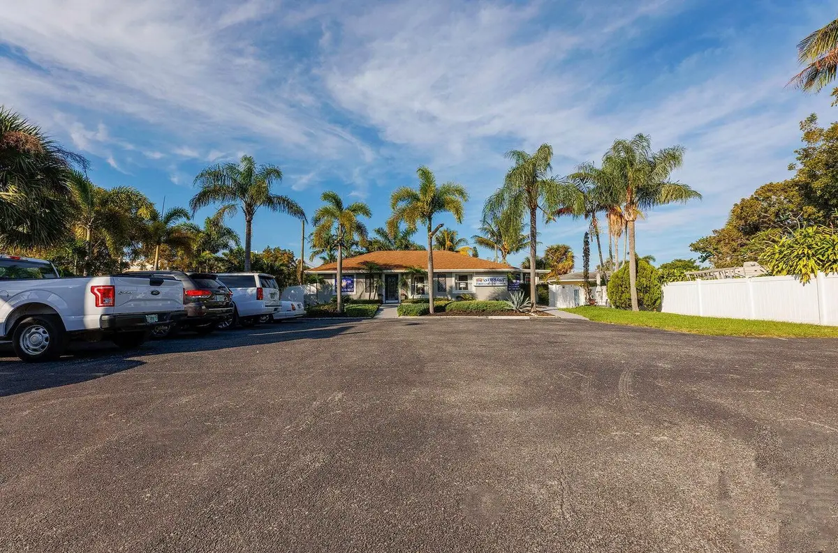 parking lot at 2935 Lake Worth Road, Palm Springs