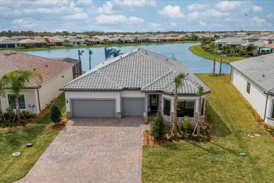 818 SE Courances Drive, Port St. Lucie – Single Family Residence for sale