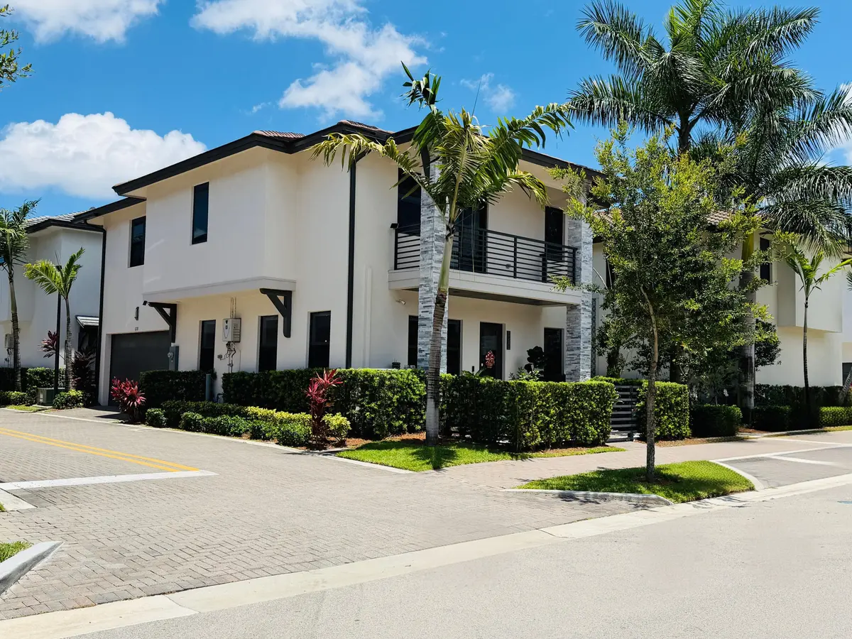 Front 3 at 8288 NW 44th Terrace, Doral