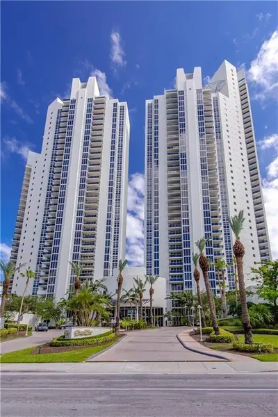 19111 Collins Avenue 2807, Sunny Isles Beach – Single Family Residence for rent