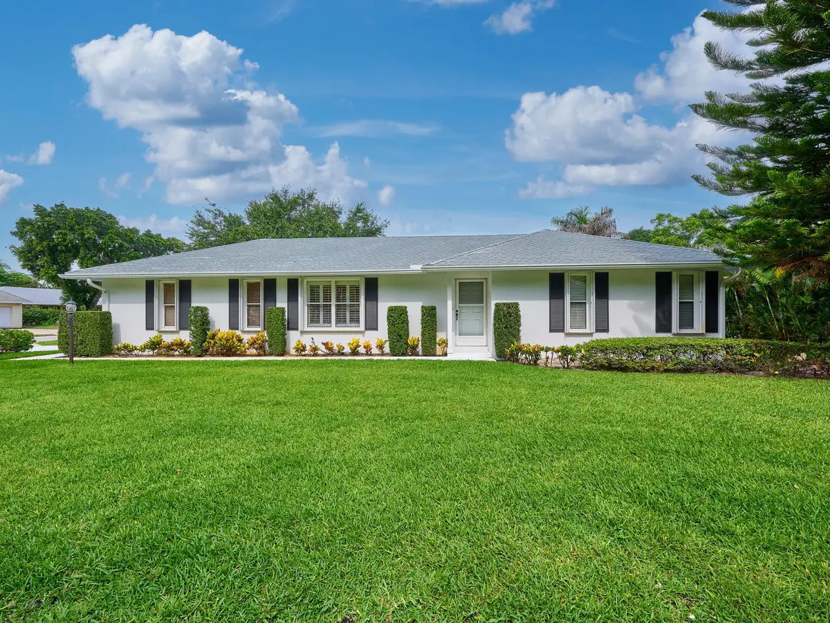 Front at 9901 SE Little Club Way, Tequesta