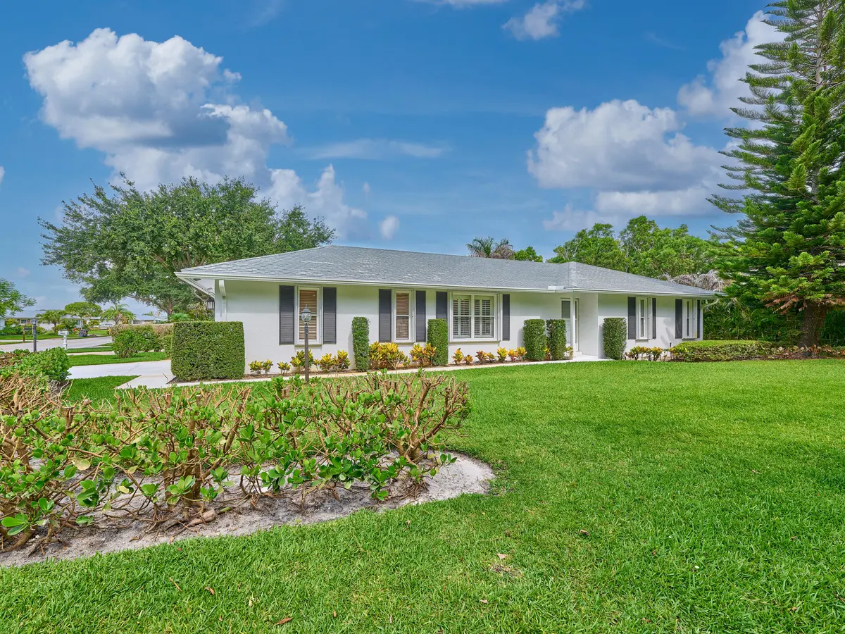 Front Corner at 9901 SE Little Club Way, Tequesta