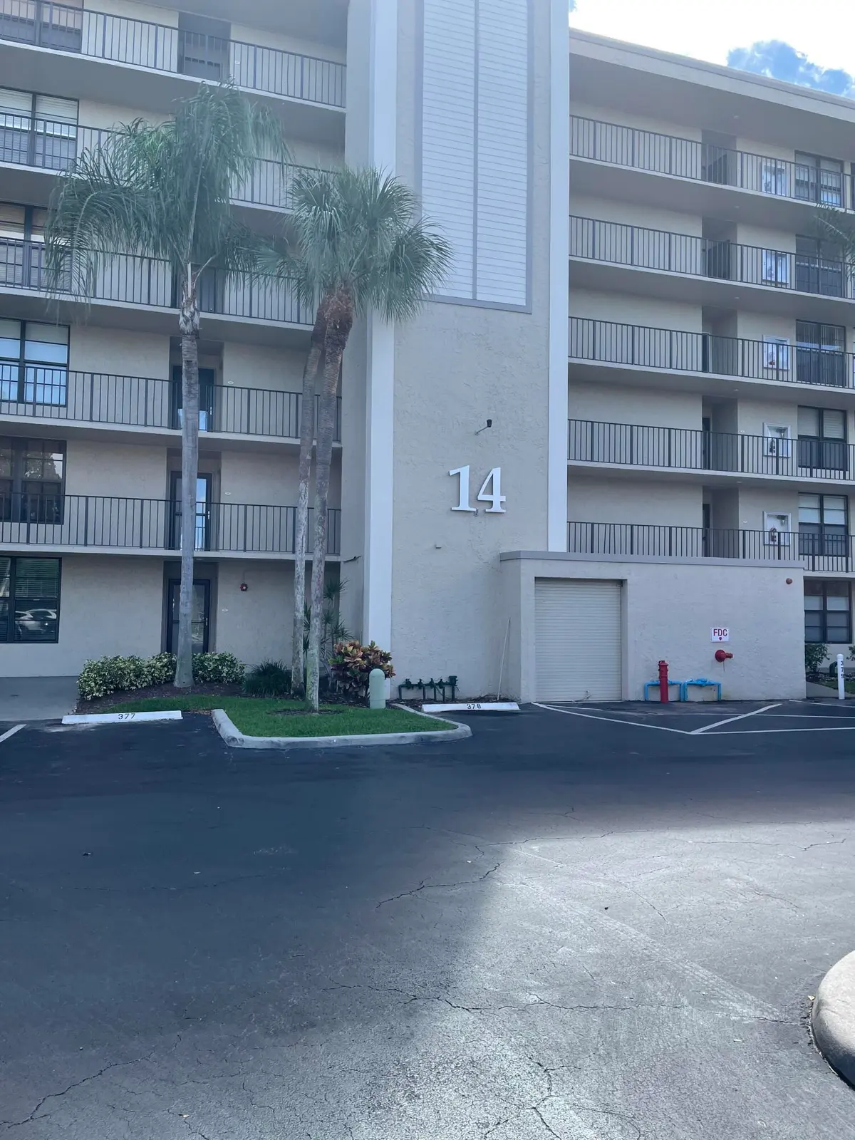 building at 14 Royal Palm Way 204, Boca Raton