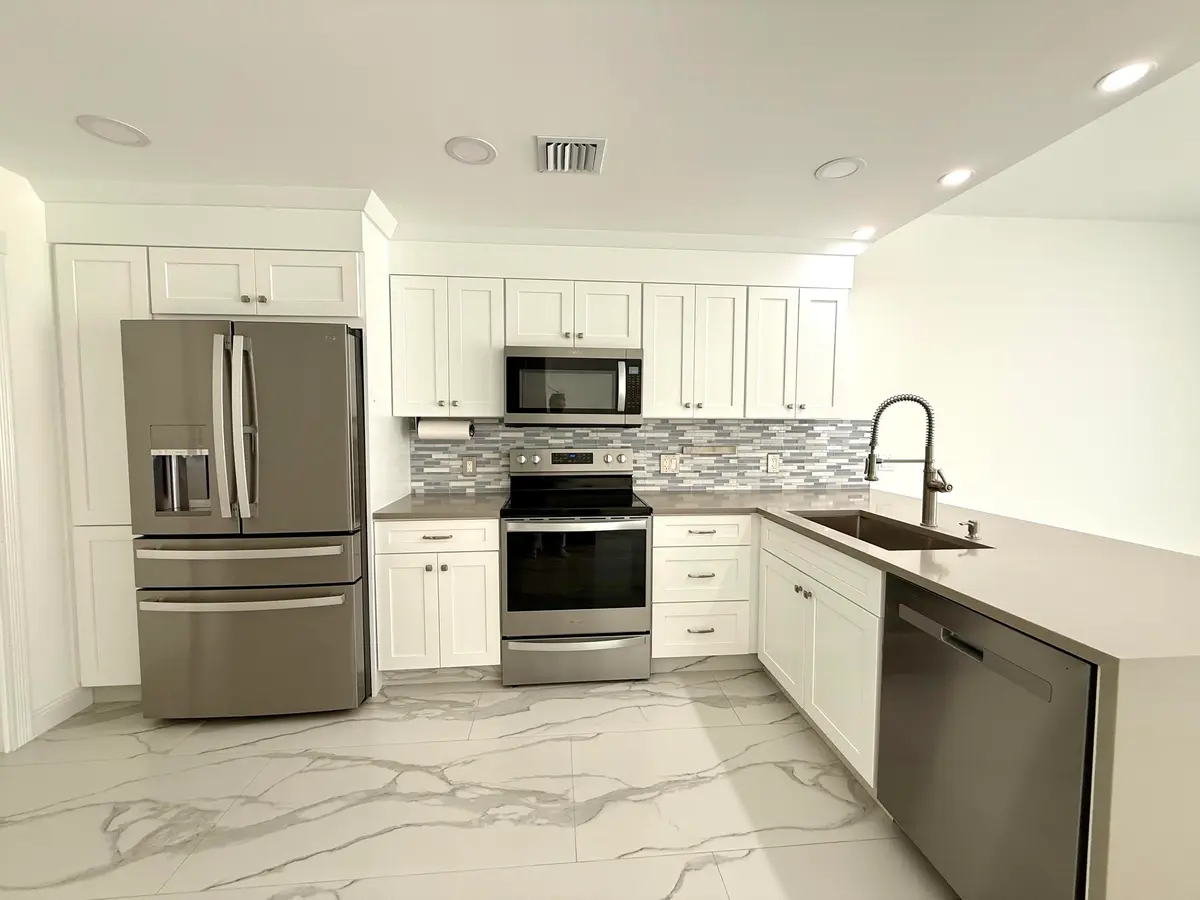 Kitchen at 117 Waterford Drive, Jupiter