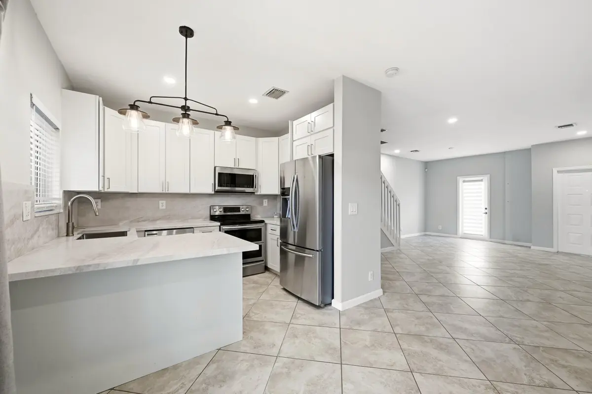 10_dining area at 8464 Lagos De Campo Boulevard, Tamarac