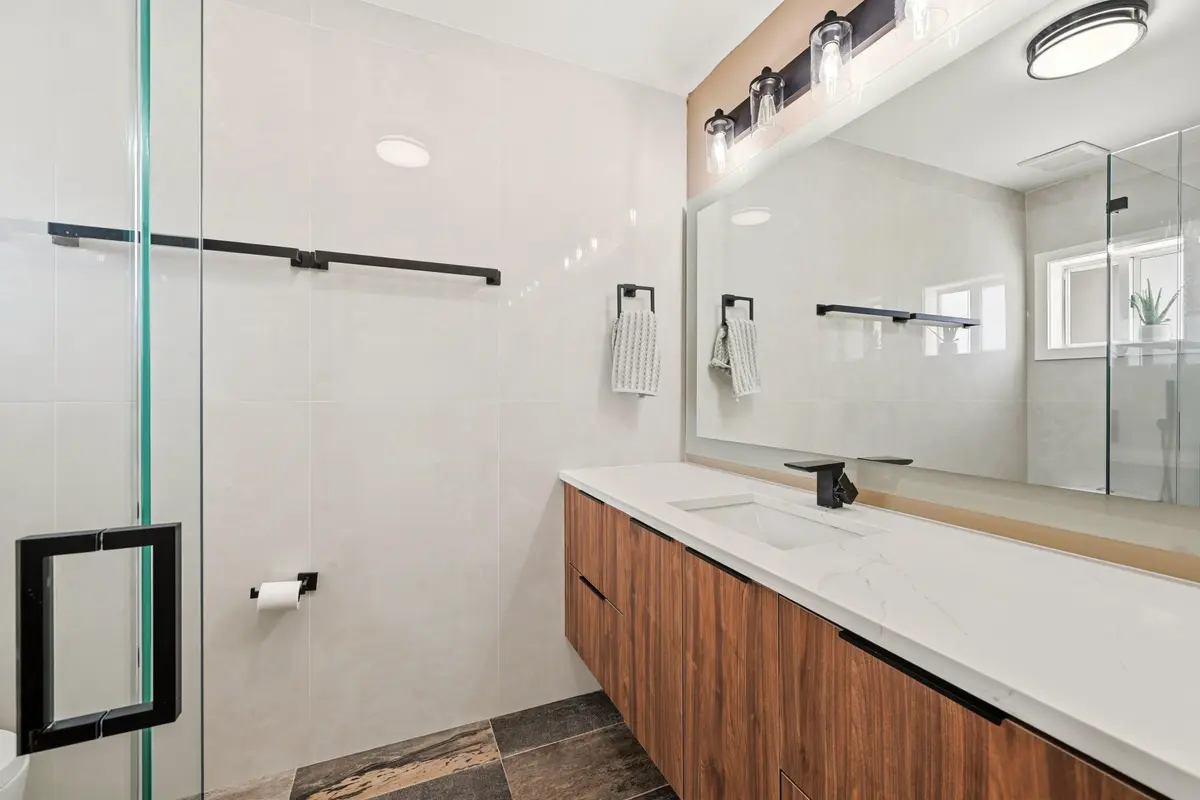 31_primary bathroom at 8464 Lagos De Campo Boulevard, Tamarac