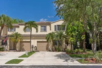 4776 Lago Vista Drive, Coconut Creek – sold