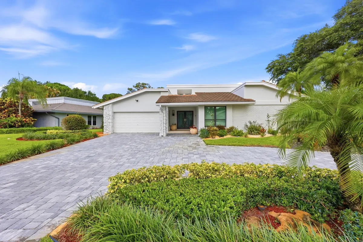 Renovated Home in Seagate at the Hamlet at 624 W Lakewoode Circle, Delray Beach