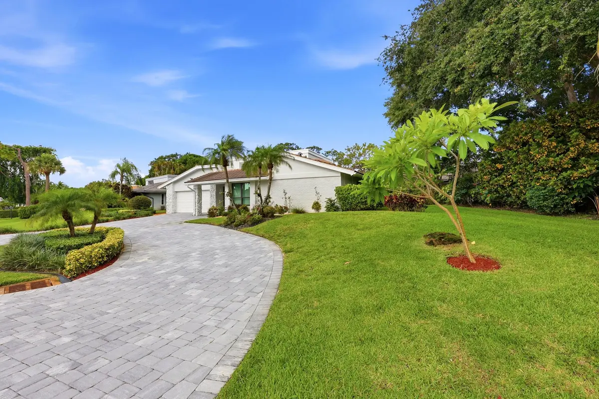 Renovated Home Backs to Nature Preserve at 624 W Lakewoode Circle, Delray Beach