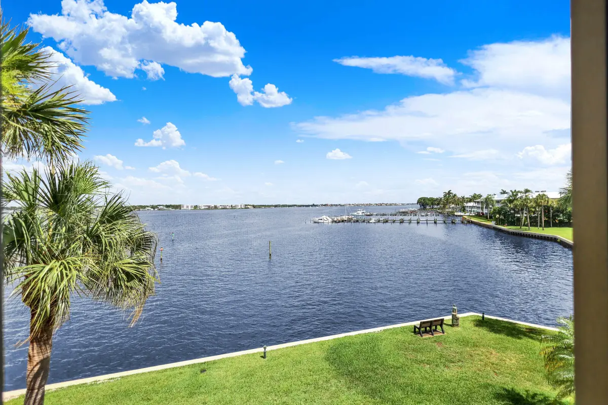 14-305_Circle_Bay-20 at 1950 SW Palm City Road 14-305, Stuart