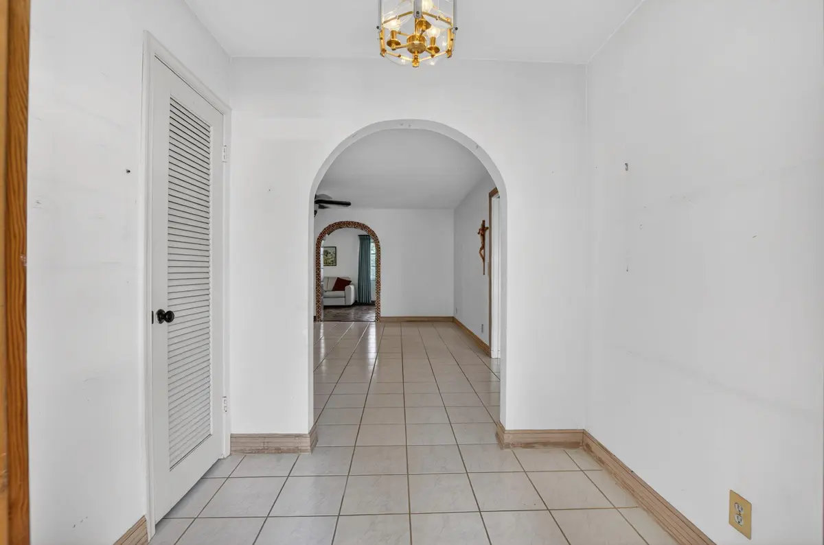 ENTRY at 1370 SW 27th Place, Boynton Beach