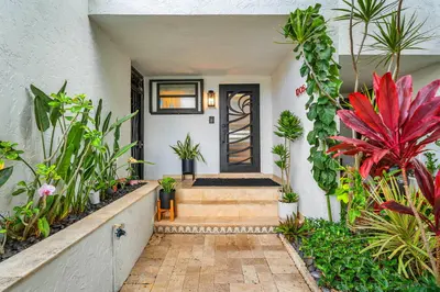 1005 Bel Air Drive 5, Highland Beach – sold