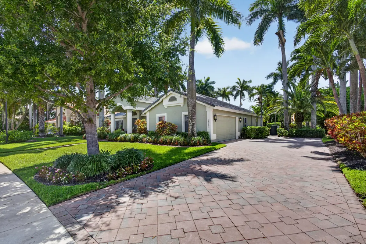 V1 2 Side Entry Garage & Huge Paver Driv at 15822 Cypress Park Drive, Wellington