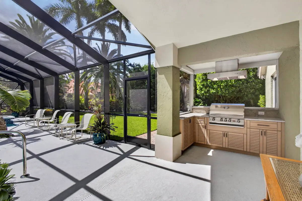V1 4 Outdoor Kitchen w Retractable Scree at 15822 Cypress Park Drive, Wellington