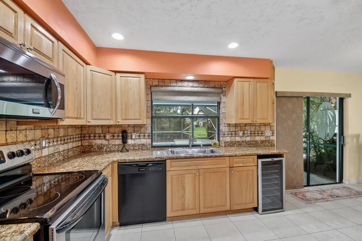 Wine refrig & Pass thru to Lanai at 13606 Columbine Avenue, Wellington