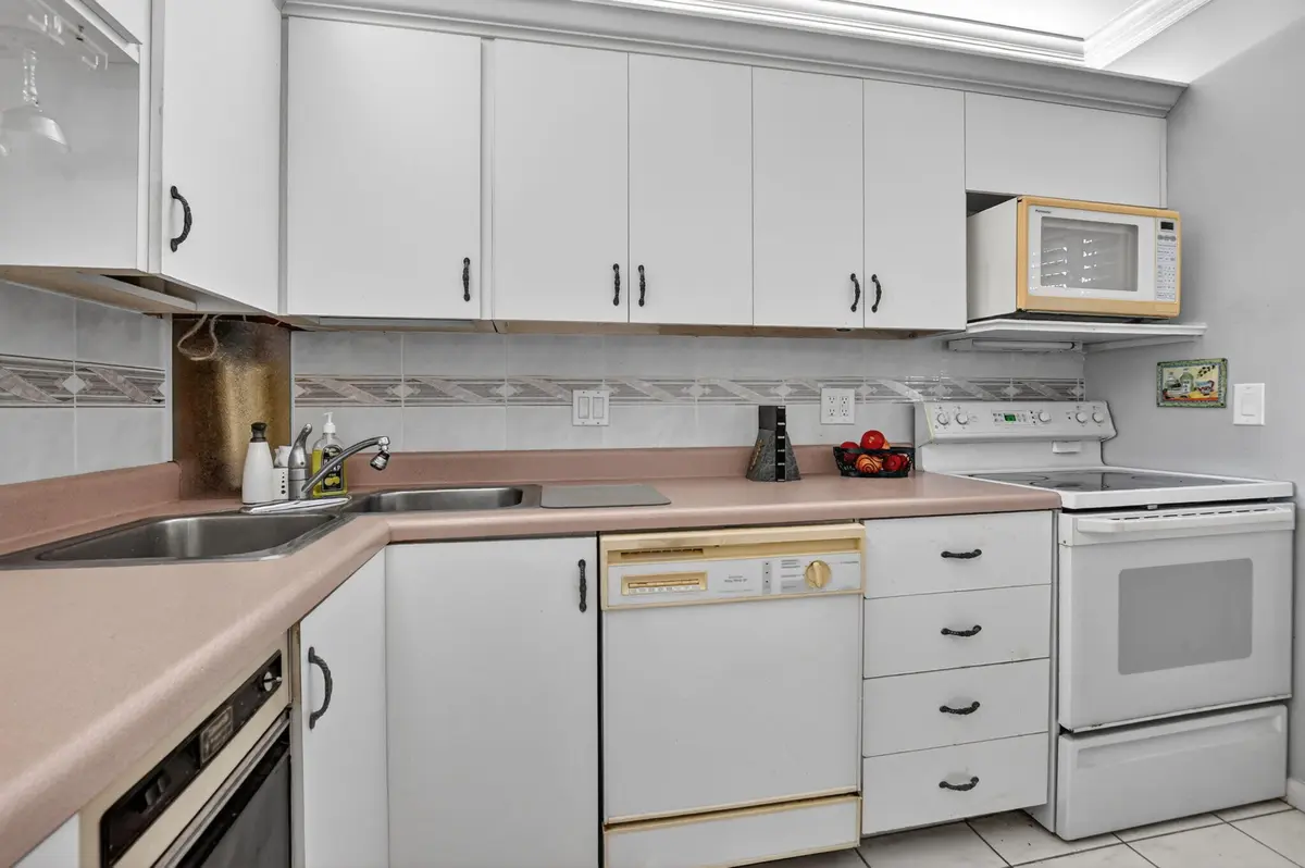 KITCHEN at 400 N Federal Highway 107, Deerfield Beach