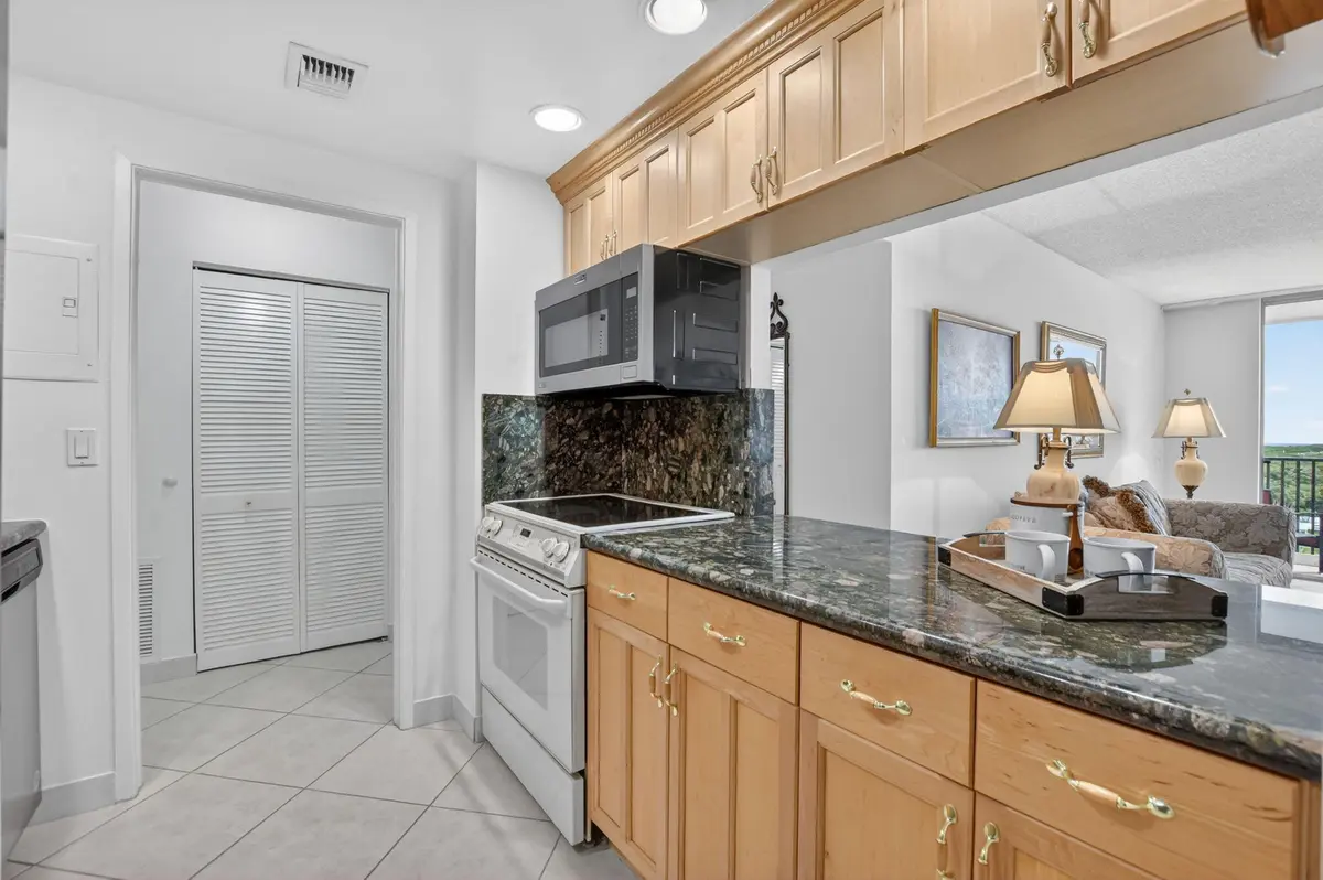 2121 N. OCEAN BLVD. #805W at 2121 N Ocean Boulevard 805w, Boca Raton