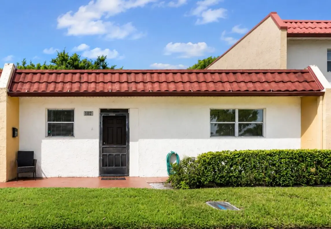 3847F294-D7C0-427F-9ED7-F1D8F757D7D6_1_2 at 102 Lake Anne Drive, West Palm Beach