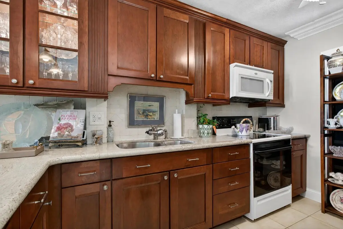 Kitchen 1 at 800 Pine Drive 13, Pompano Beach