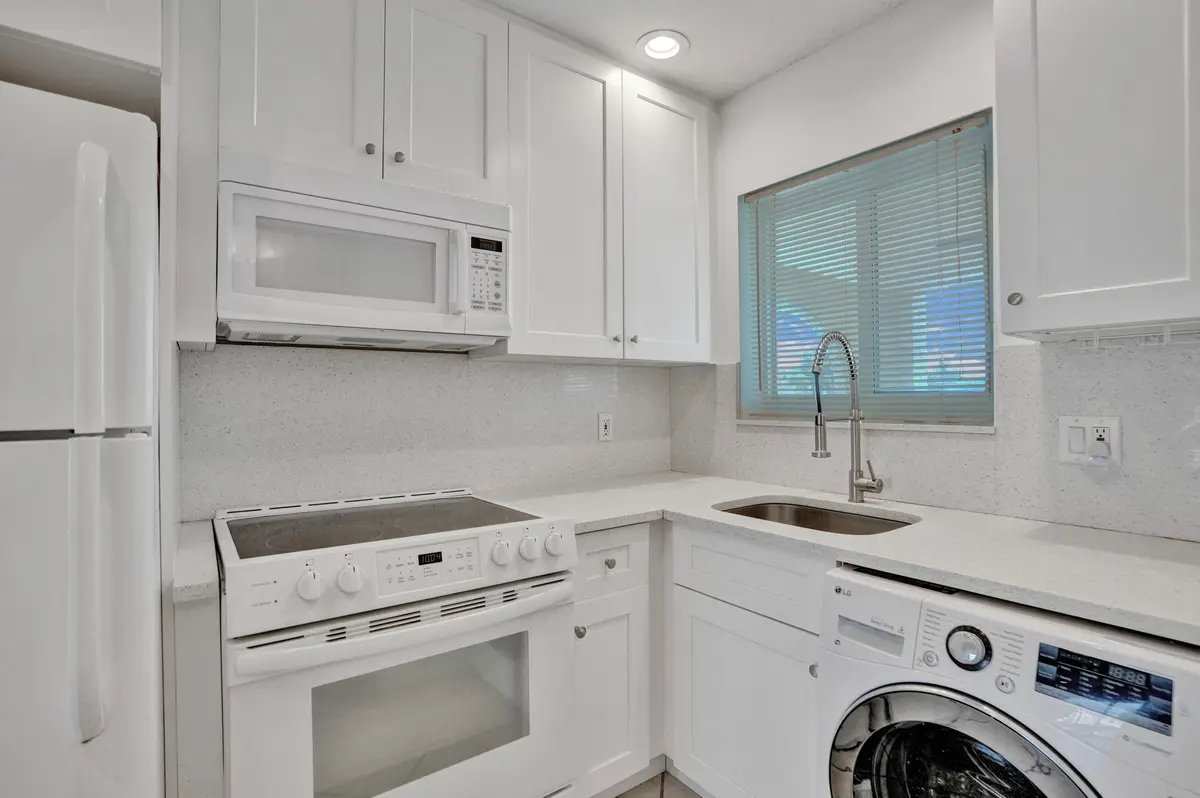 DSC06106 at 2311 NE 36th Street 2f, Lighthouse Point