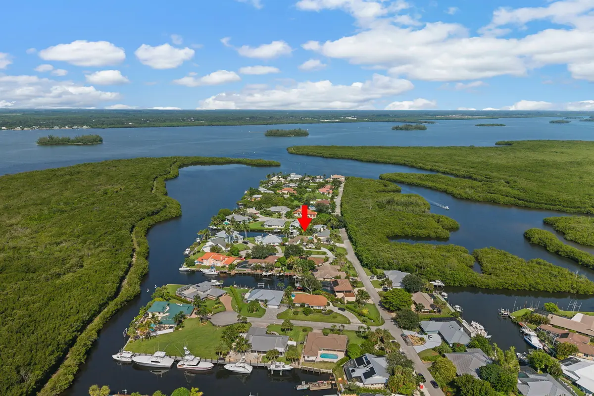 3-web-or-mls-121 Queen Eugenia Ct - 3 at 121 Queen Eugenia Court, Hutchinson Island