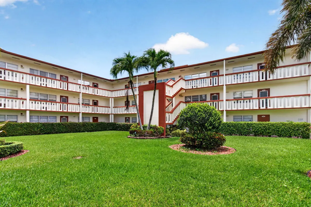 View on the Building at 374 Brighton I 374, Boca Raton
