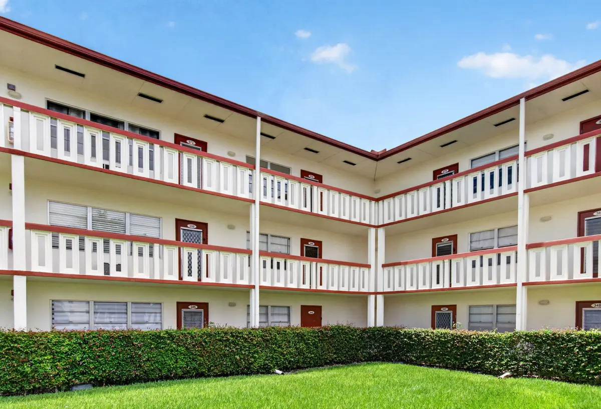 View on the Building at 374 Brighton I 374, Boca Raton