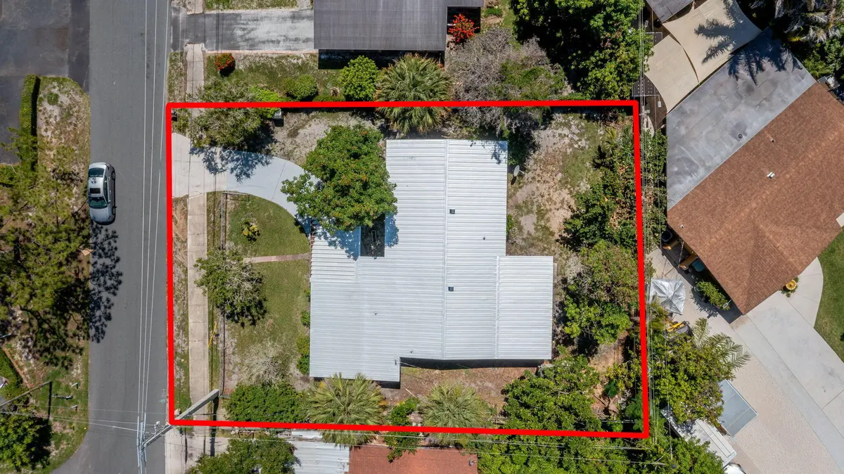 Aerial with new roof at 904 SE 16th Street, Stuart