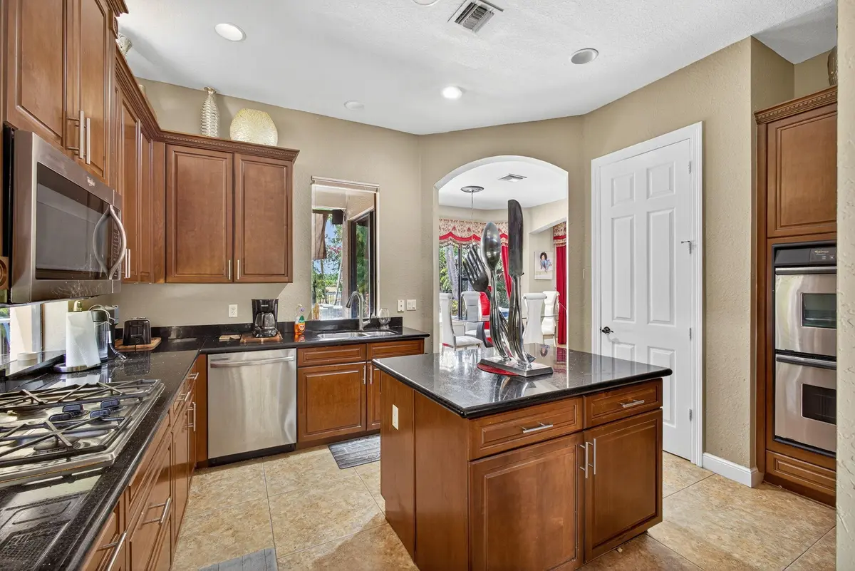 Wellington, FL House – Kitchen at 3501 Collonade Drive, Wellington